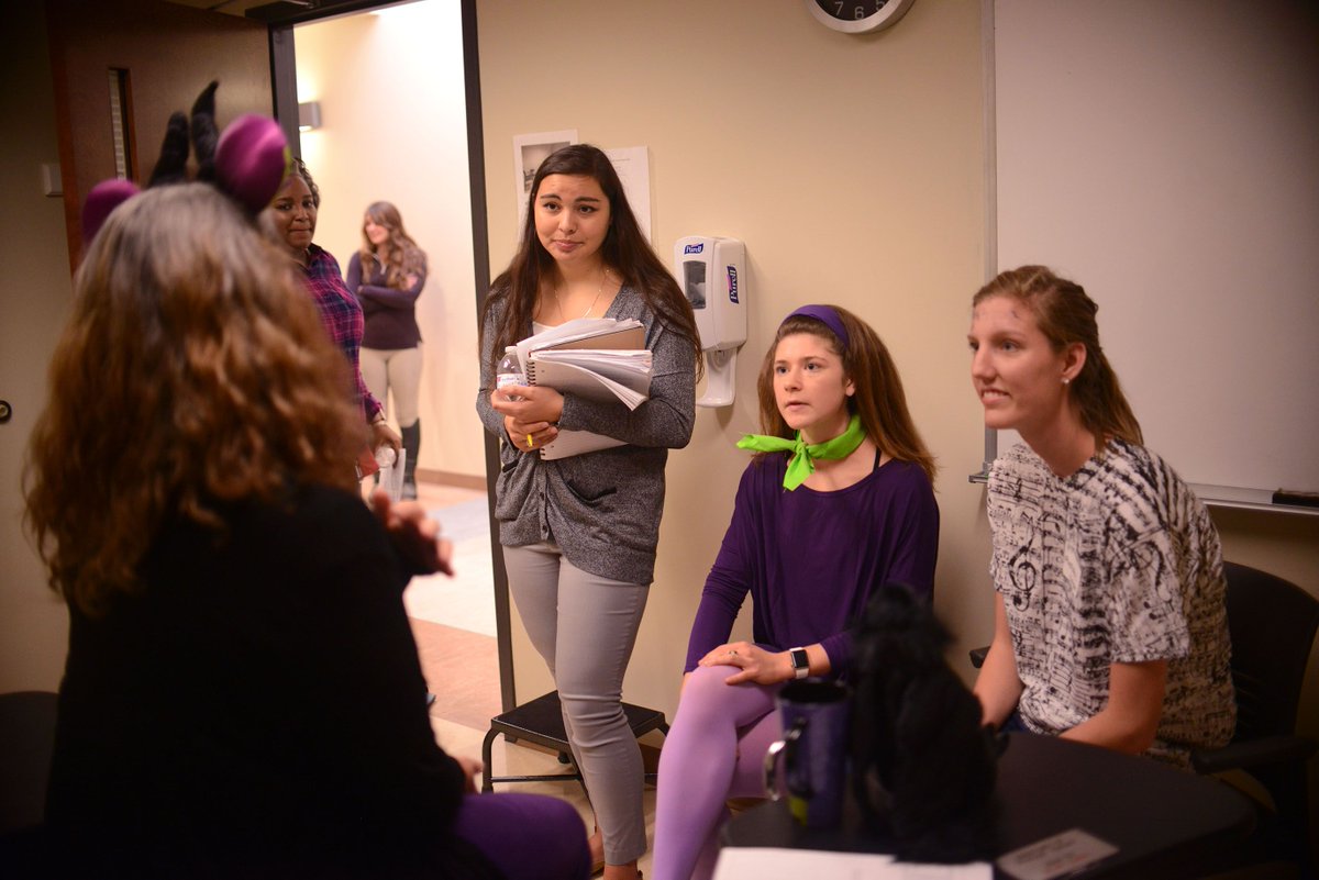 elonuniversity's tweet image. Faculty from our @Elon_PA &amp;amp; @elonpt programs hosted a Monster Mash interprofessional education event for DPAS, DPT, &amp;amp; undergrad psychology majors this afternoon! Students learned about team communication in health care through simulated patient scenarios with costumed faculty.