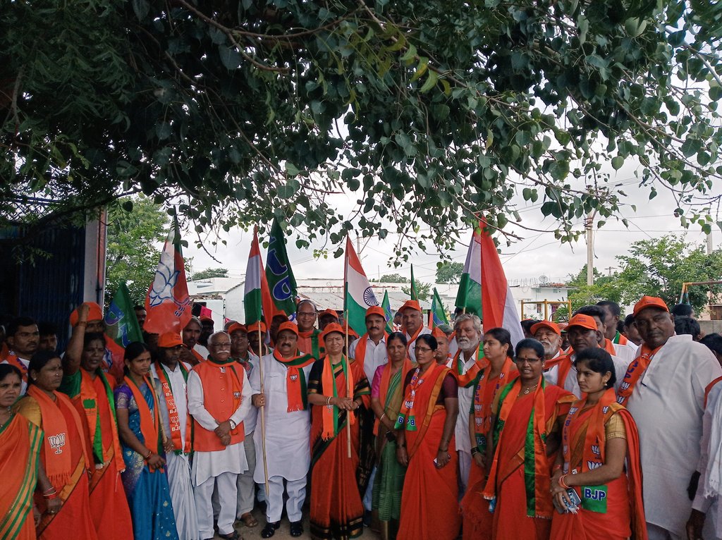 Started #GandhiSankalpYatra in Narayanpet along with shri A P JitendarReddy ji DK Aruna ji Ningi Reddy ji Kondaiha ji Shanthi Kumar ji G Padmaja Reddy ji RatangPanduReddy ji Party Mandal District and State Leaders.