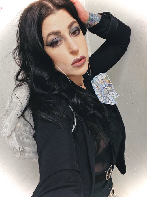 Trying to manifest what I need in life through a cheesy and low-effort costume this Halloween. 👼🏻💸 https://t<a href="/tag/inkedgirls"class="tags"><span>#inkedgirls</span></a><a href="/tag/tattoos"class="tags"><span>#tattoos</span></a><a href="/tag/altmodel"class="tags"><span>#altmodel</span></a><a href="/tag/darthvader"class="tags"><span>#darthvader</span></a><a href="/tag/kimono"class="tags"><span>#kimono</span></a>