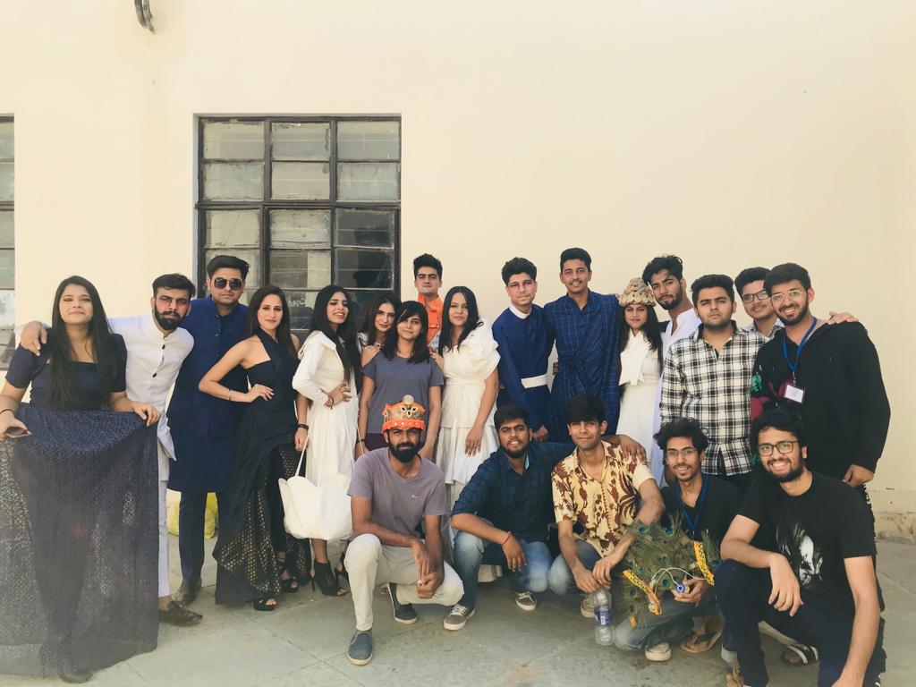 manav_rachna's tweet photo. #AAIRA- #FashionSociety of #ManavRachna comprising a team of 15 students from different faculties of #MRIIRS won first prize among 15 #Universities/ #Colleges from different parts of India in #FashP- Fashion Event of Oasis'19-Annual Cultural Fest, BITS PILANI. https://t.co/9BuUBlyG8q