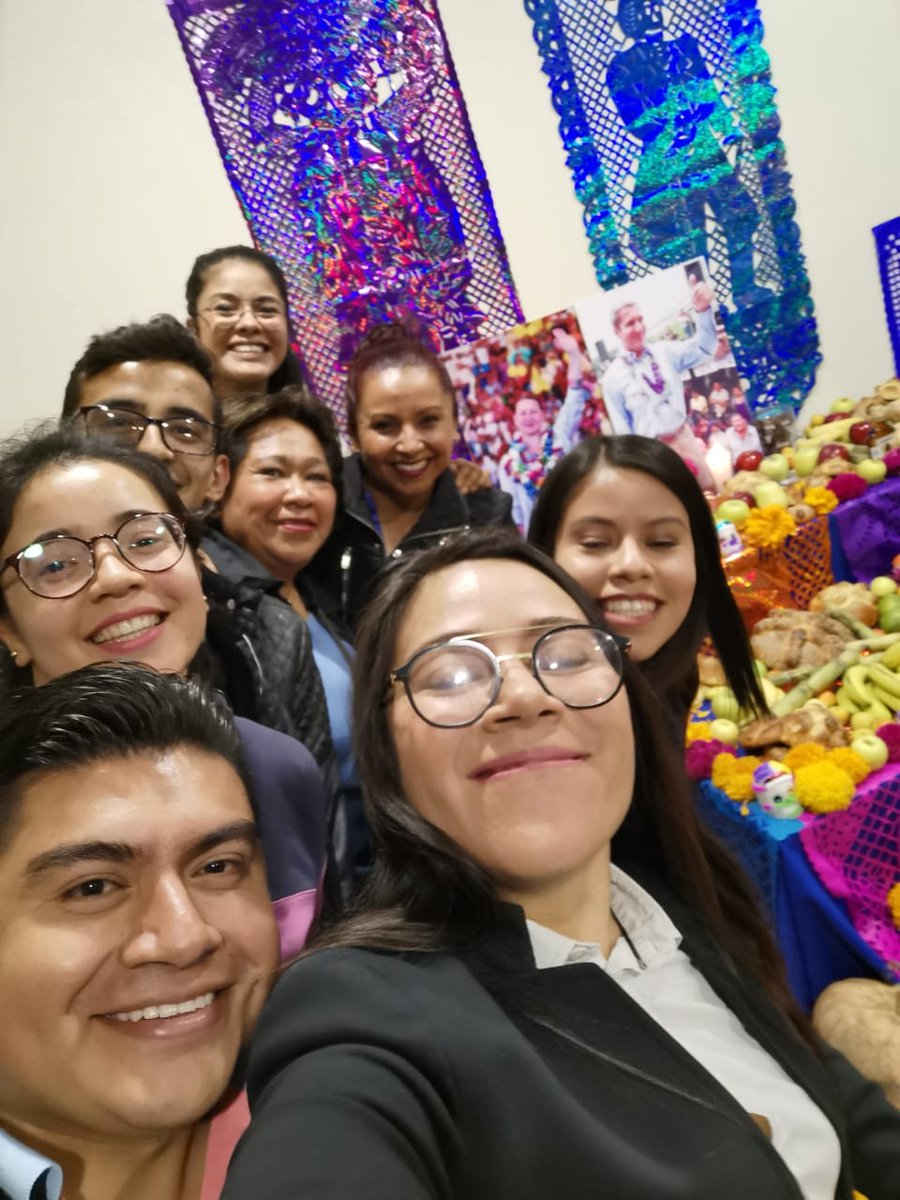 510ody's tweet photo. Hoy en el CDM  con nuestro  Presidente @JesusZaldivarB en la ofrenda en honor a la primera mujer Gobernadora de Puebla Martha Erika Alonso  y al Senador Rafael M.V. recordandolos con mucho cariño!
#HastaSiempre
#PANPuebla
#OrgulloPanista
#CDMPuebla
#OdySaludándote https://t.co/Qss5jqMBT1