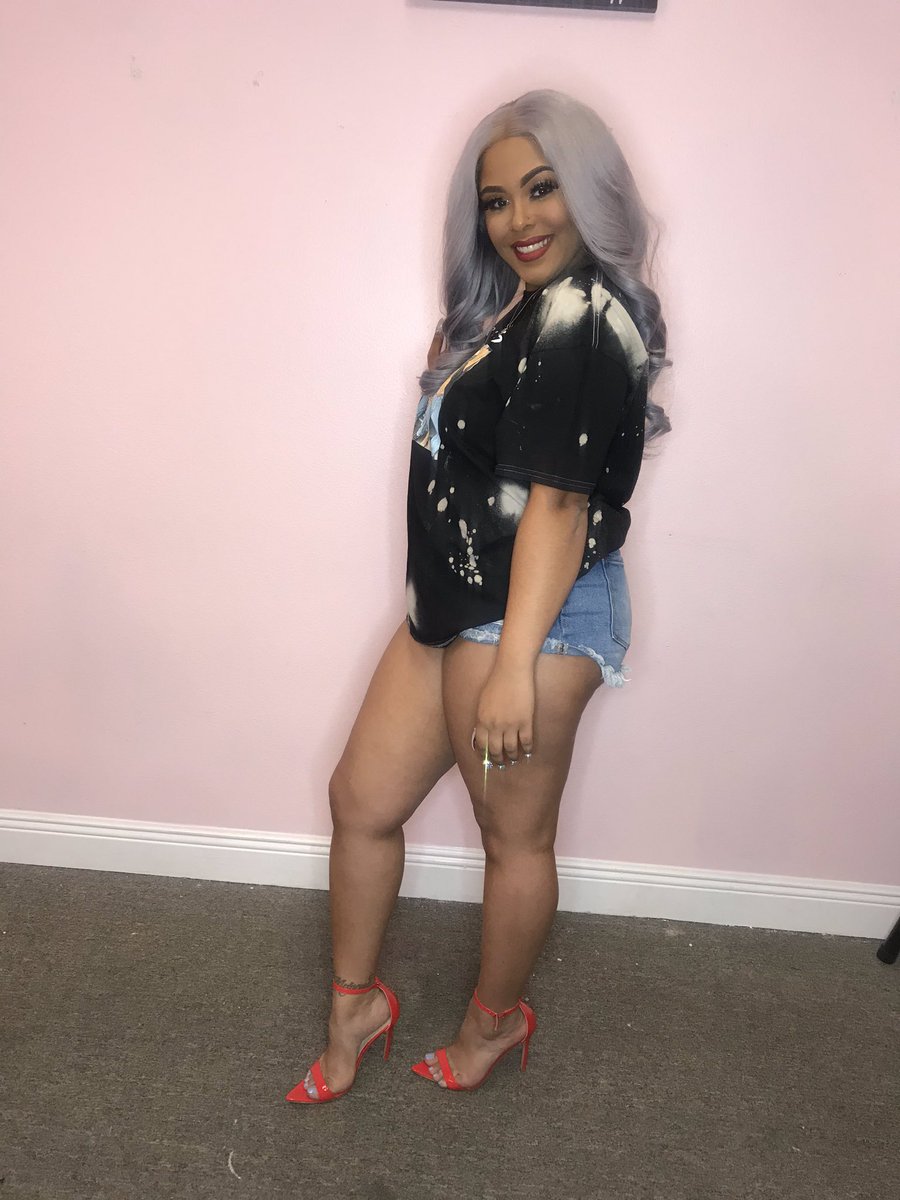 ___marisaD's tweet photo. She Only 21 & She A Savage 🥳🍾🤪 #ItsMyBirthdayyyyy #21212121🤪 #DifferentBitch #DifferentShit https://t.co/731oqeF7Ma