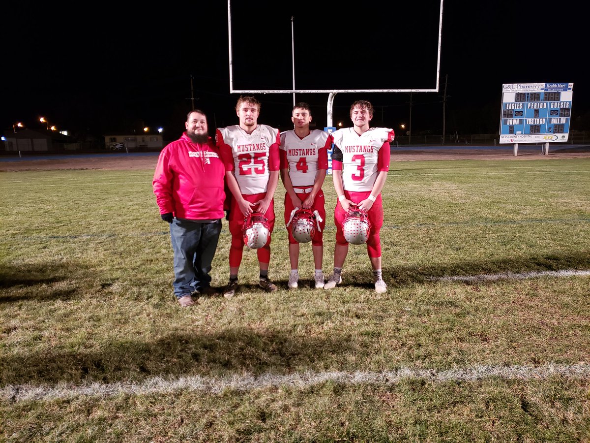 vitorussell's tweet photo. What a fun year it has been. Thank you @MUSTANG_FBALL for letting me be a part of it. Seniors best of luck to you in the future. Love ya guys https://t.co/mBUnTZYyG9