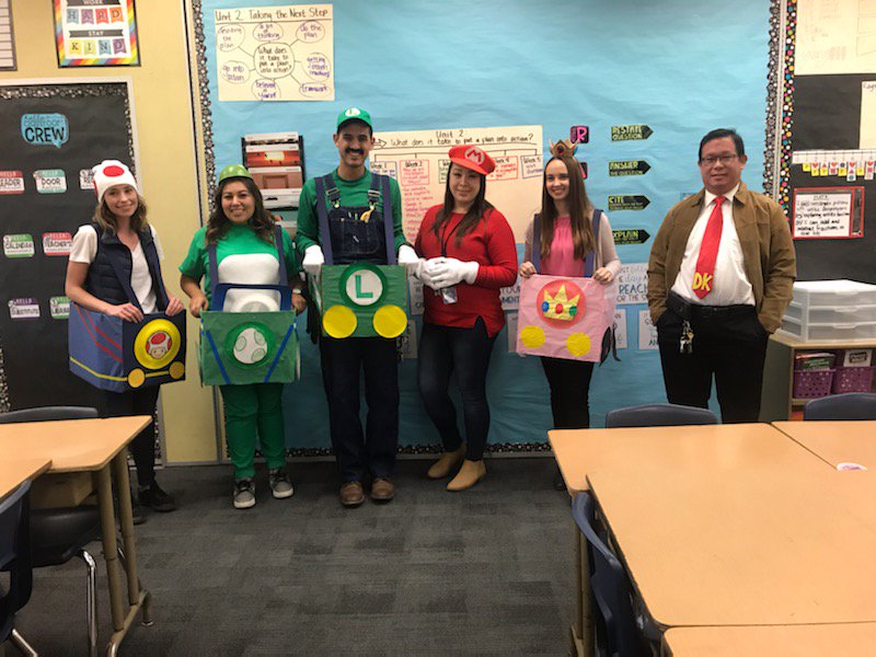 Dre_08's tweet photo. I had so much fun working with my team on our costumes. Great Team work 4/5 team! The Ss loved it 🍊 #HudsonK8  #proudtobeLBUSD https://t.co/alnj1pImLF