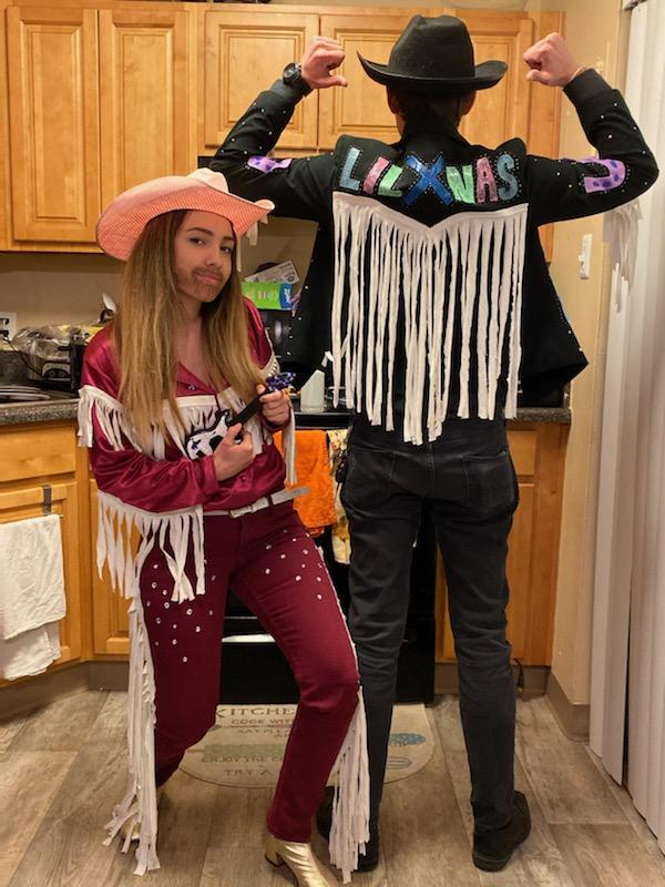 Arunzitall's tweet photo. @LilNasX @billyraycyrus Y'all walked so they could ride 🐎. https://t.co/HPi5VXsbz1