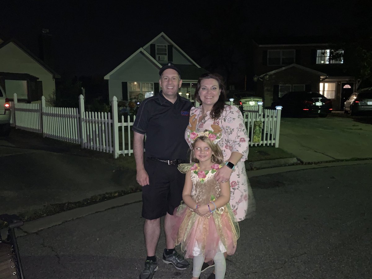DelGlennDavis's tweet photo. I had a great time trick-or-treating with Lucia and her family. It was great to see so many of the neighbors really getting into the #Halloween spirit! I hope everyone is having a happy and safe Halloween! https://t.co/3fsZrmO1QV