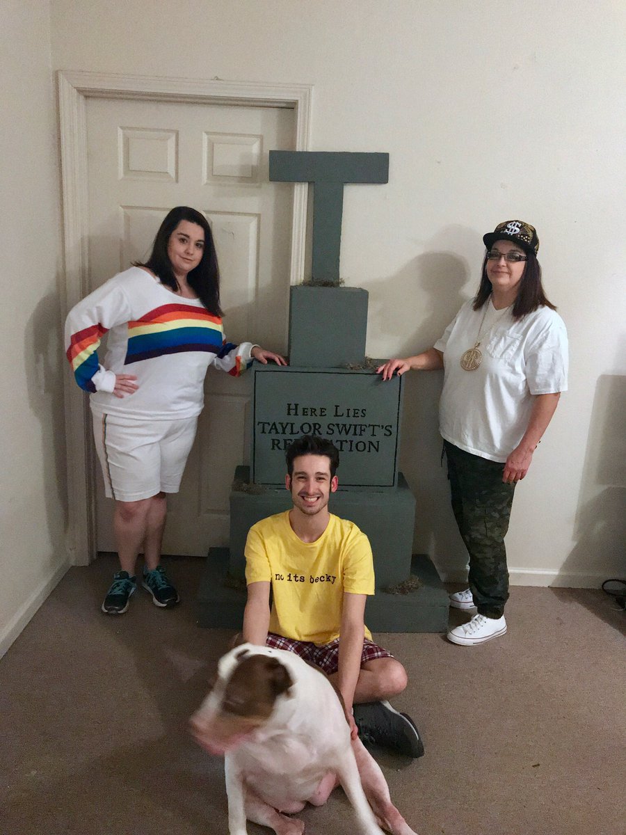 Taysha94's tweet photo. Happy Halloween! @taylorswift13 @taylornation13 👻🎃👻

#HappyHalloween #halloween2019 #taylorswift https://t.co/61vk0LNpXc