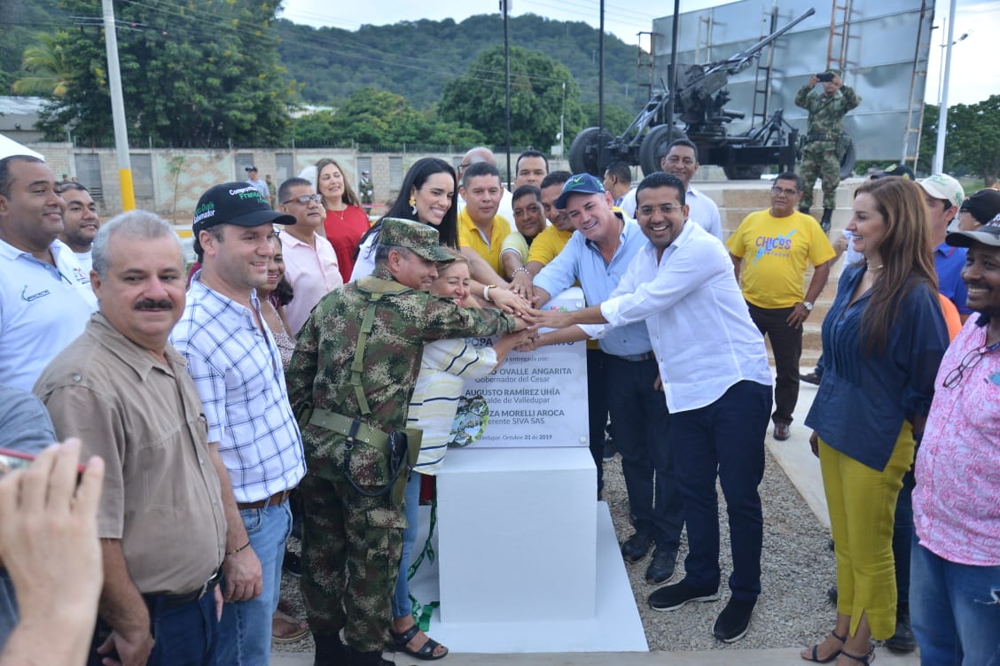TutoUhiaAlcalde's tweet photo. ¡Más vías de desarrollo para #Valledupar!
Oficialmente junto a @FrancoOvalle y @SETPCValledupar entregamos las obras de rehabilitación de la malla vial y espacio público de la #AvenidaLaPopa, desde la glorieta del Batallón hasta la entrada de Don Alberto. 
#ValleduparSiAvanzó https://t.co/5agn0Whh43