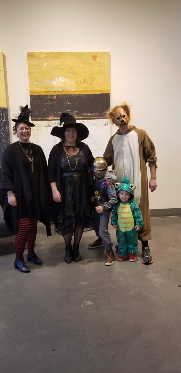 BrettHeartsUPS's tweet photo. Happy Halloween! #SpookTheCompetition #Slion https://t.co/P0Llyf79Dq
