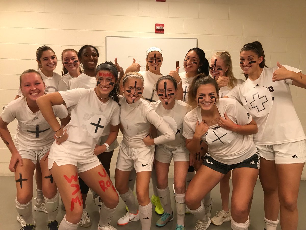 Shout out to the University of Chicago Women’s Soccer Team for going as Positive Warriors this Halloween. 👊🏻 👏🏻 Very creative! Love the wristbands and the WE>me on the leg too! Happy Halloween 🎃 @ChicagoMaroons