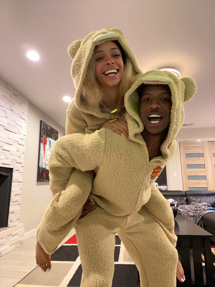 ari_nesche's tweet image. HAPPY HALLOWEEN 🎃 @AnthonyMiller_3 #thunderbuddy