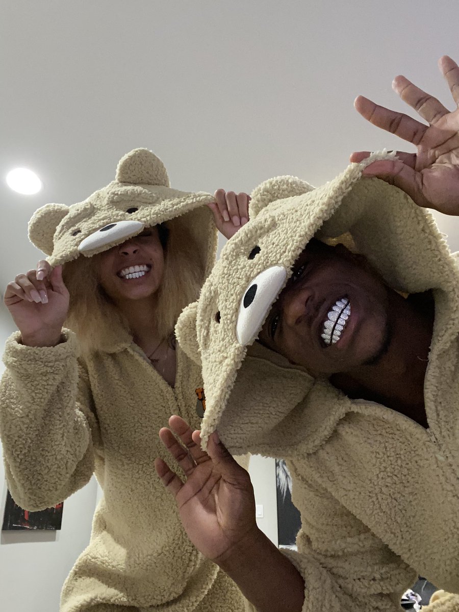 ari_nesche's tweet image. HAPPY HALLOWEEN 🎃 @AnthonyMiller_3 #thunderbuddy
