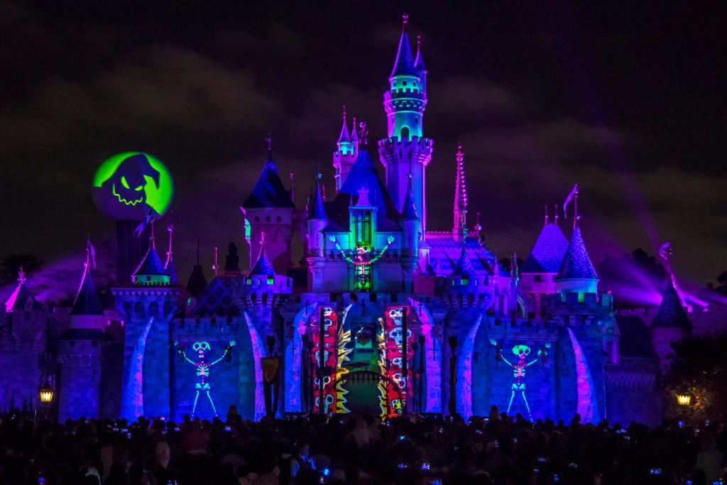 Disneyland's tweet photo. The spell has been broken. Oogie's tricks are no more. And now we await what next year has in store... 🎃✨ https://t.co/juhfVNx7vi