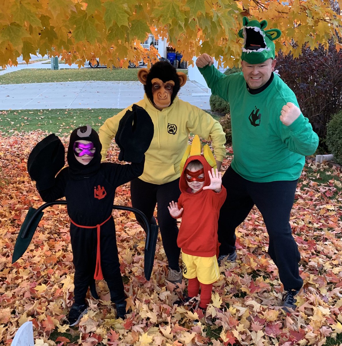 T_Mac00's tweet photo. The whole Goo Jit Zu crew out trick or treating tonight! @Moose_Toys #goojitzu #scorpious #blazagon #rockjaw #simian https://t.co/nsSQgv7LZa