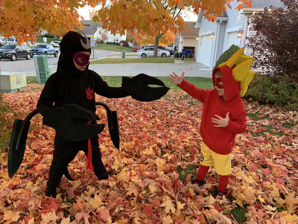T_Mac00's tweet photo. The whole Goo Jit Zu crew out trick or treating tonight! @Moose_Toys #goojitzu #scorpious #blazagon #rockjaw #simian https://t.co/nsSQgv7LZa