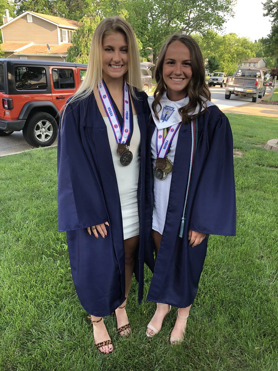_chendy17's tweet photo. happy bday from miles and miles away to this bad bitch i hope you have the most amazing night and i can’t wait for you to come visit ;) https://t.co/qcVwyZtppR