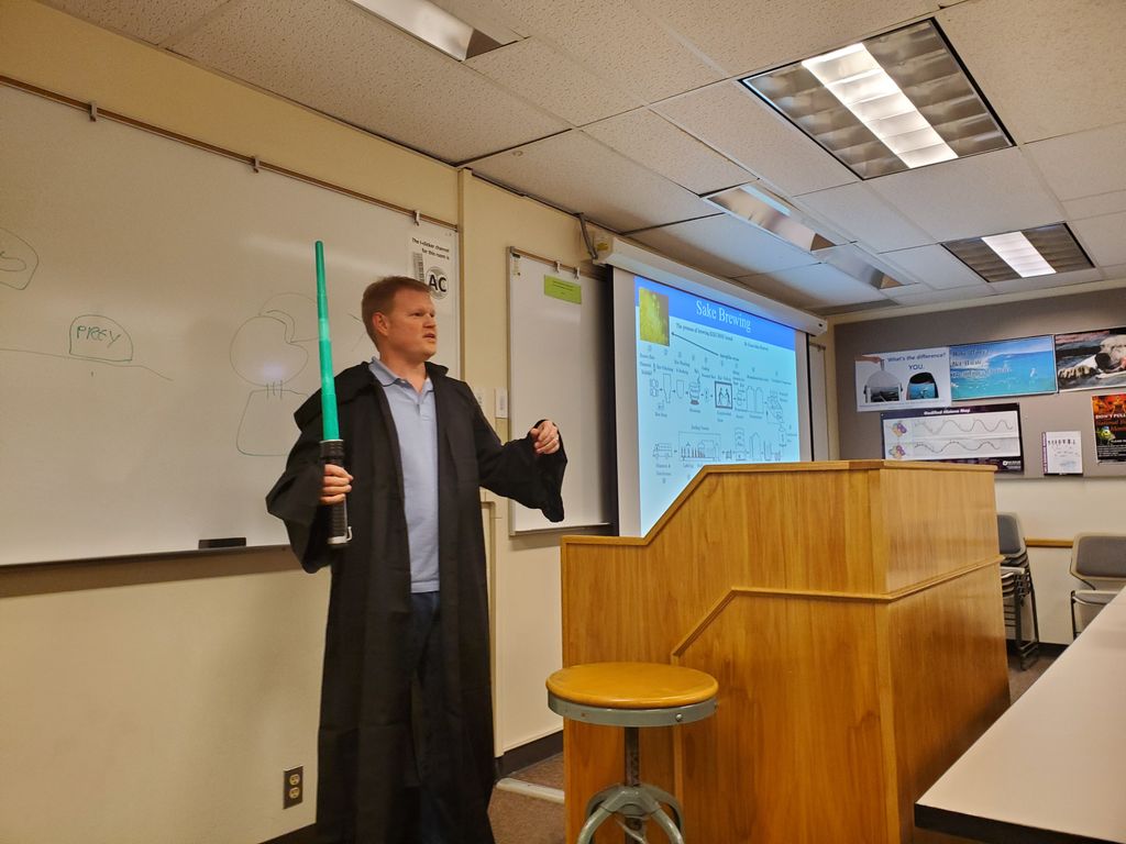 MSBProgram's tweet image. Master Brian Geiss, head of the MIP MS-B order, offered our padawans a riveting lecture on #brewing #microbiology for #Halloween. 

We hope everyone has a fun and safe night!