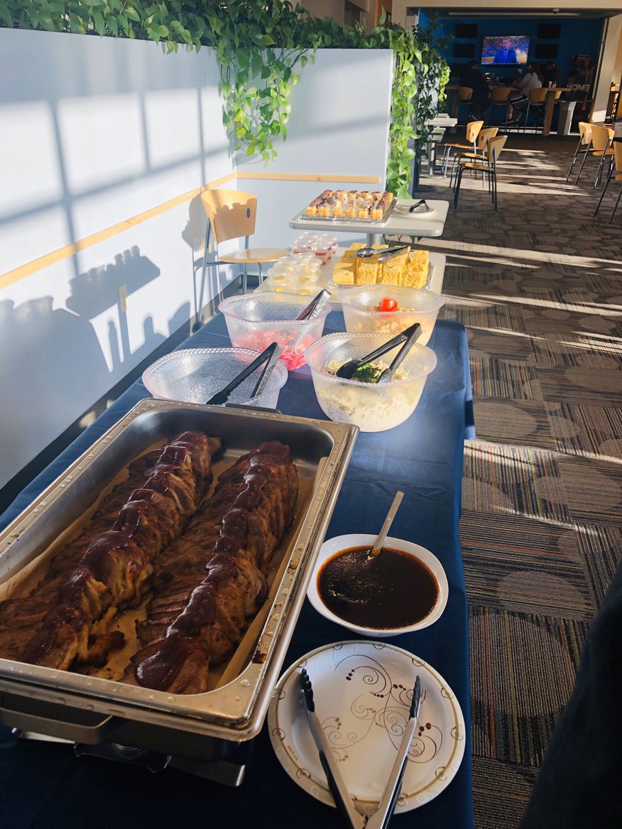 406islandgirl's tweet photo. #Proud2bYoung #TechCareTweeets @MslaCC1 #attemployee #LifeatATT Today we celebrated being the top tech team in our side for VOC! @lea_marie22 https://t.co/Md7XN1yQU1