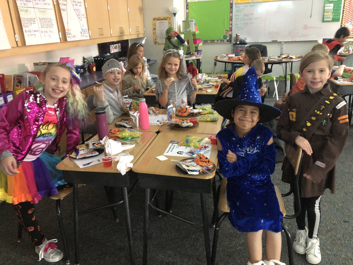jenhuegel1's tweet photo. So much fun at classroom parties and our school parade! Happy Halloween! 🎃👻🕸🕷 #vanallenpride https://t.co/qZ5Of6V1ri