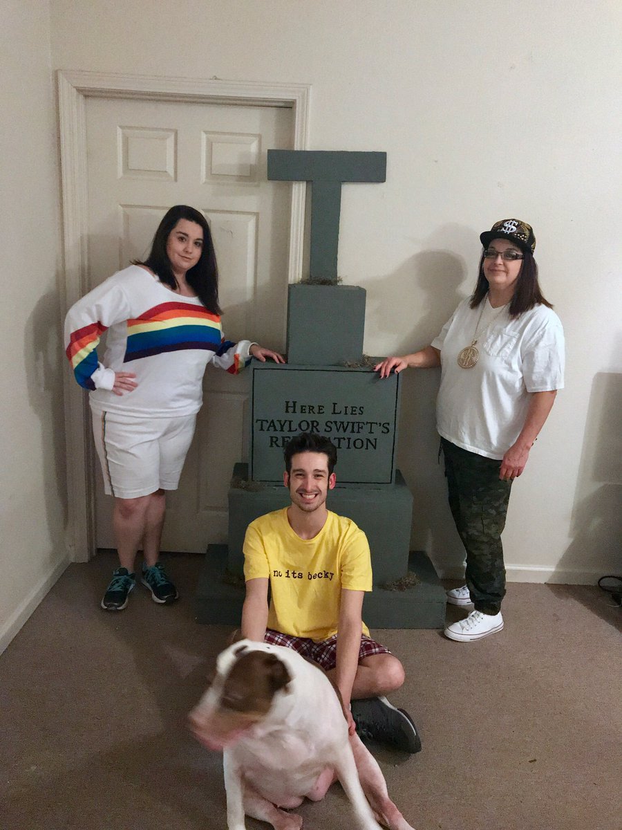 Taysha94's tweet photo. @taylornation13 Happy Halloween 
@taylorswift13
 
@taylornation13
 !!! https://t.co/fXqXGNzXRk