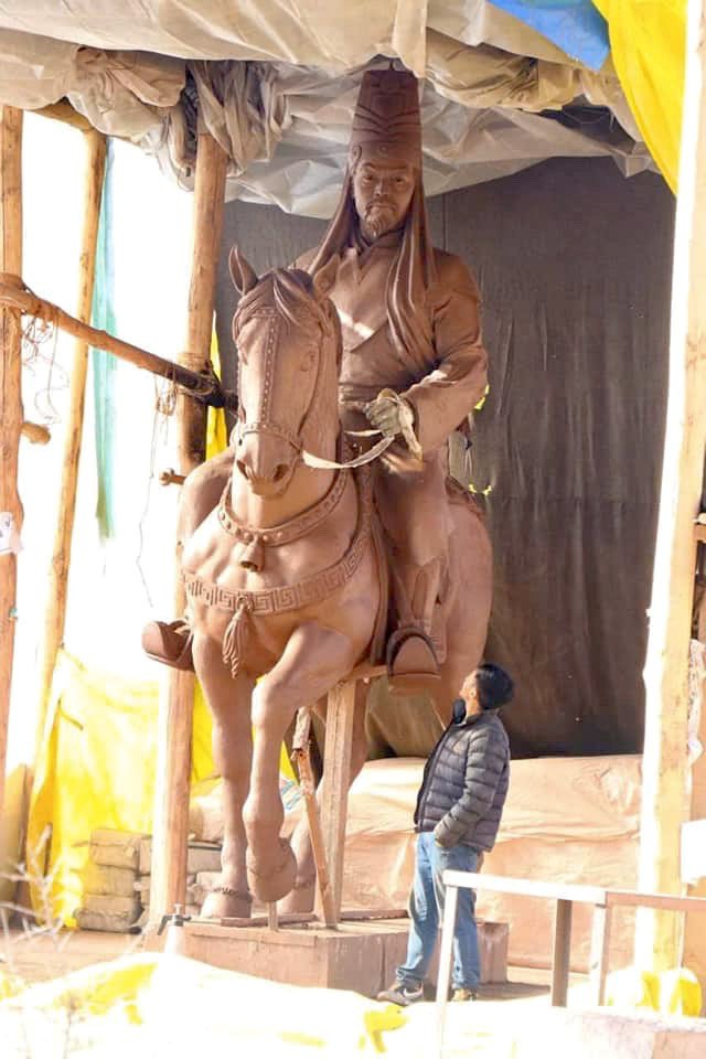 Drukpa's tweet photo. In celebration of the recent #UTstatus granted to #Ladakh, #HemisMonastery is offering a new statue of #KingSengeyNamgyal to the people of the region. This statue is a symbol of Ladakh's history, might, and identity in remembrance of its past as great kingdom along the #SilkRoad. https://t.co/We3s41gBVp