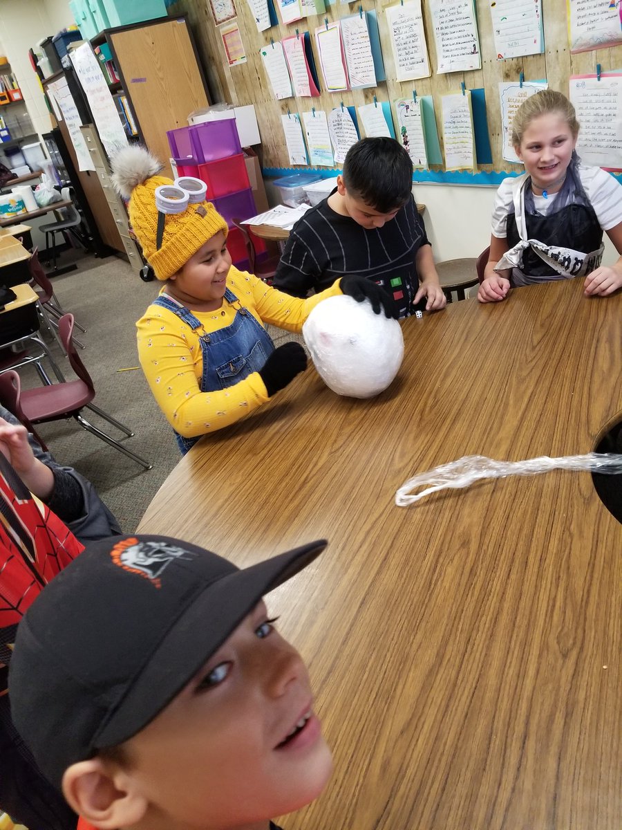 MrsGrage's tweet photo. Students had a great time at our Fall Party today thanks to some wonderful parent volunteers! #wearechelsea #chelseatigers https://t.co/PaEGK5OC67