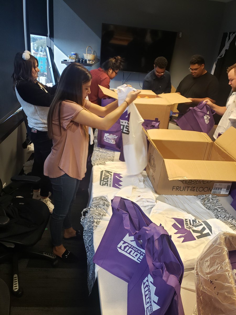 _jstokes's tweet photo. Packing up a ton of TREATS for our @StocktonKings STMs &amp; community organizations. 👑 https://t.co/olwNBK0Kg0