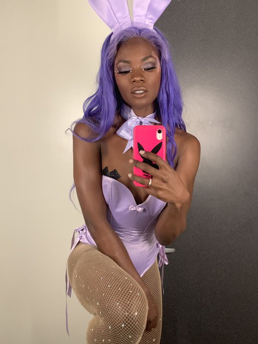 2 pic. Happy Halloween ? I love @PlayboyPlus so much I figured I’d be a playboy bunny. https://t.co/