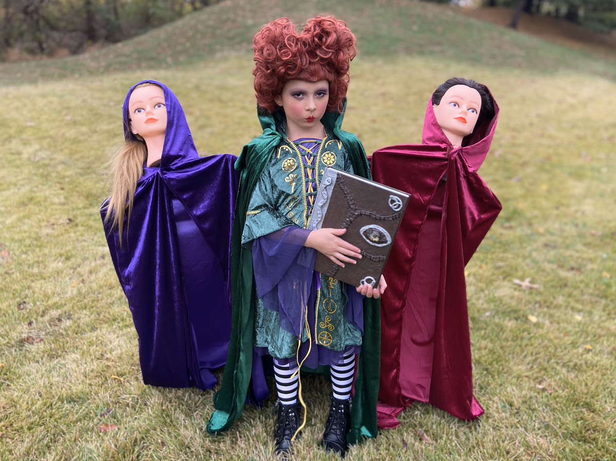 ForbesChrissy's tweet photo. @TheEllenShow a virgin must have lit the black flame because the Sanderson Sisters are BACK! https://t.co/4m94IBuj3B