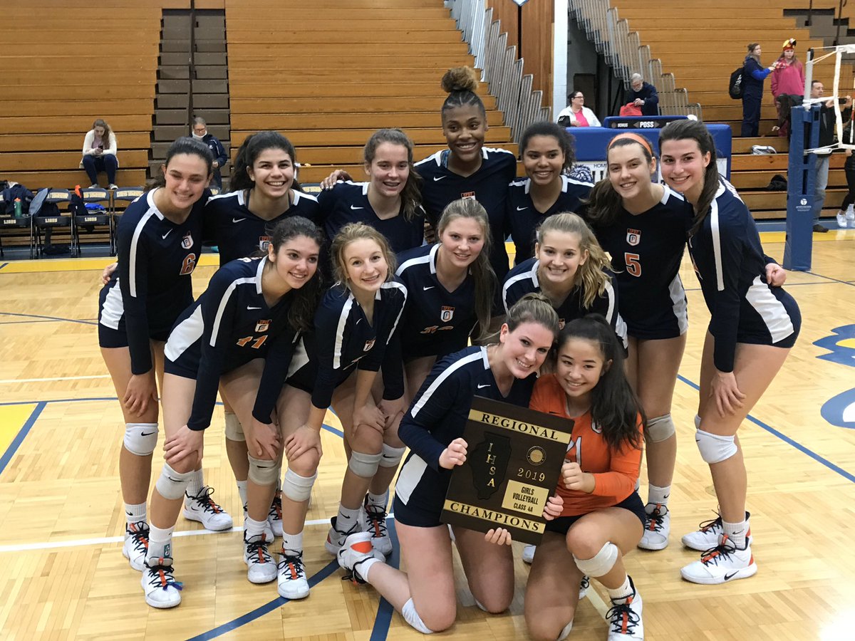 OPRFGirlsVb's tweet photo. We went trick or treating in a blizzard to Lagrange tonight.... came back with some hardware and dressed up as REGIONAL CHAMPS!!! Huskies dominated the #3 seed 25-14 25-13! Making us BACK TO BACK Regional Champs! Thank you to all our amazing fans!!! #LFG #1WOW⬆️ #DD #WIO 🔷🔶 https://t.co/kSLofkjMlg