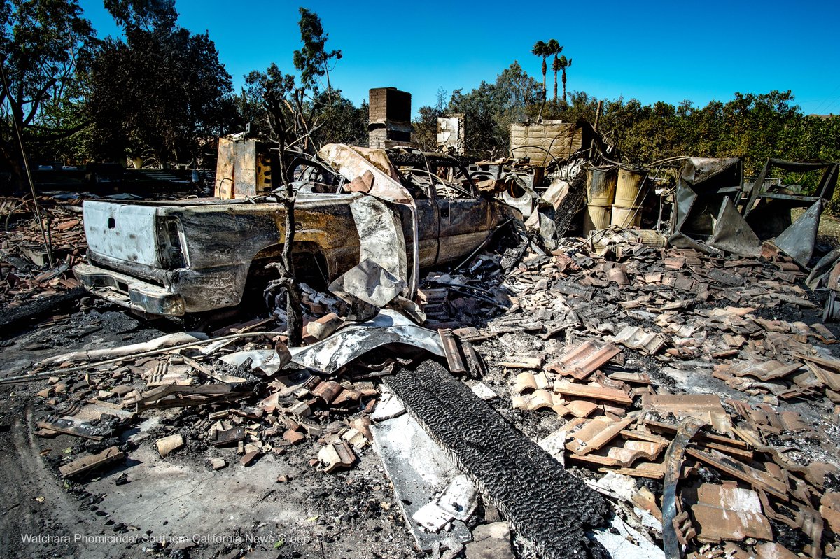 watcharaphotog's tweet photo. The home of the late veterinarian Michael Butchko, which housed many exotic birds and other animals, was destroyed by the #46thFire in Jurupa Valley. The fire also resulted in the death of many animals that lived on the property. Story by @Brian_Rokos https://t.co/PdFxHbdLA0 https://t.co/OwisyeepEL