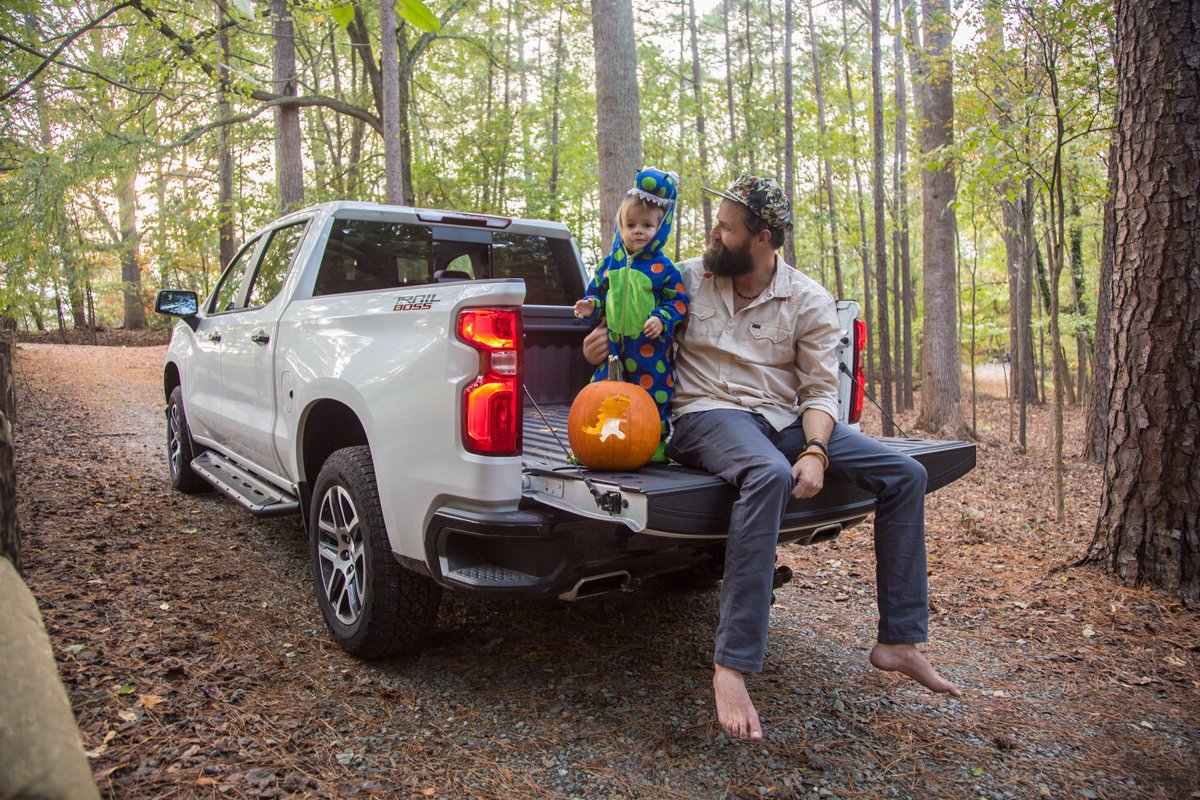 oliverfishing's tweet photo. Happy Halloween from my little dinosaur to yours!
🦖 👻 🎃 #roar #chevytrucks #outsidetv #trailboss @chevrolet https://t.co/sfOd4z5bC0