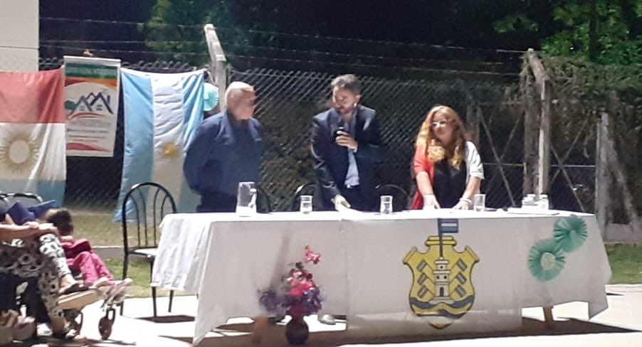 JJuaneda's tweet photo. Participamos de la asunción de Autoridades del Centro Vecinal Patricios Este! Felicitaciones querida Marcela, tu perseverancia y templanza es un ejemplo para todos! https://t.co/Tdeco9QB3v