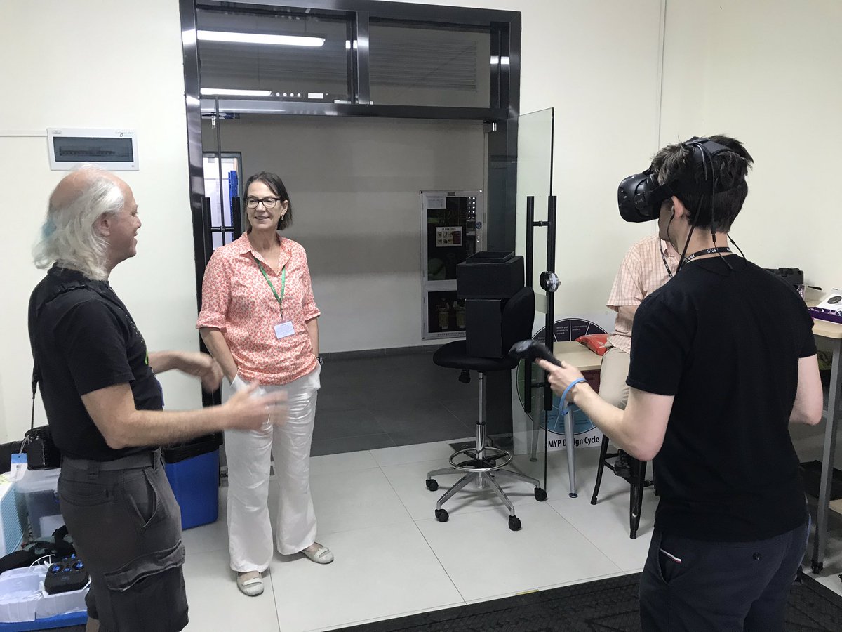 JamesLearns's tweet photo. Hackers &amp; students come together to share an interest in engineering, entrepreneurship, and design. #GoISNS has invited the famous annual Hacker Trip to China to visit the VR Lab, Makerspace, and to explore ways that technology is integrated into education #steamhead https://t.co/1GoFjQNnnG