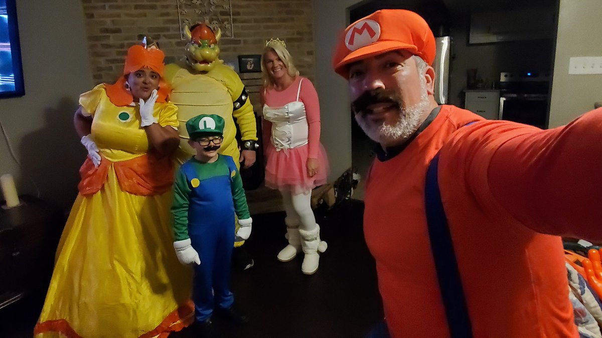 JakeMcCordUSMC's tweet photo. My 5yr old nephew wanted to do a family Halloween and cane up with this. We even managed to do a whole "Mario Kart" photo! #Halloween #MarioParty #MarioKart #Bowzer #Luigi #PrincessPeach #PrincessDaisy #CoolestUncle https://t.co/o3Mfm4rFxR