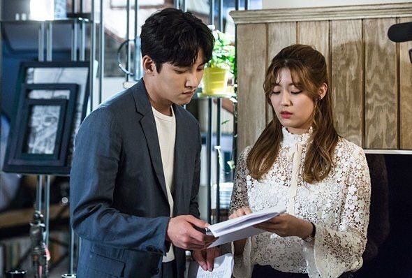 JiwookB's tweet photo. #Namji reading Script..😍😍😍😍❤❤❤
#수상한파트너 #지창욱 #남지현 #jichangwook #namjihyun #jijicouple #jijishippers #MoonAndStar🌟🌙 #BeautifulCouple #Jiwook #Bonghee #jibong #suspiciouspartner #StarMoonInternationalFans #Ggomma🐶 #Tancookie🐱#JIFAMILY https://t.co/LD6Ll0oSYy