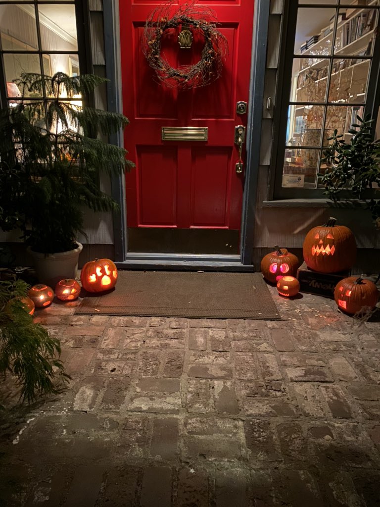 wf_wildcats's tweet photo. Happy Halloween!!! Wishing all of the Clowder the best and safest Halloween ever!!! #ClowderPower! https://t.co/vbqfBdBfYy