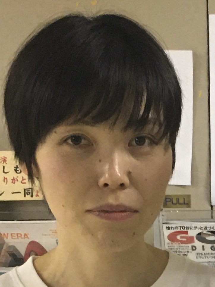 昨日は尼神インターの単独ライブを観させて頂きました。面白かったー!!
Tシャツと、袖パネのイラストも描かせてもらいました!久しぶりに2人に会えて嬉しかったけど、コイツ 
