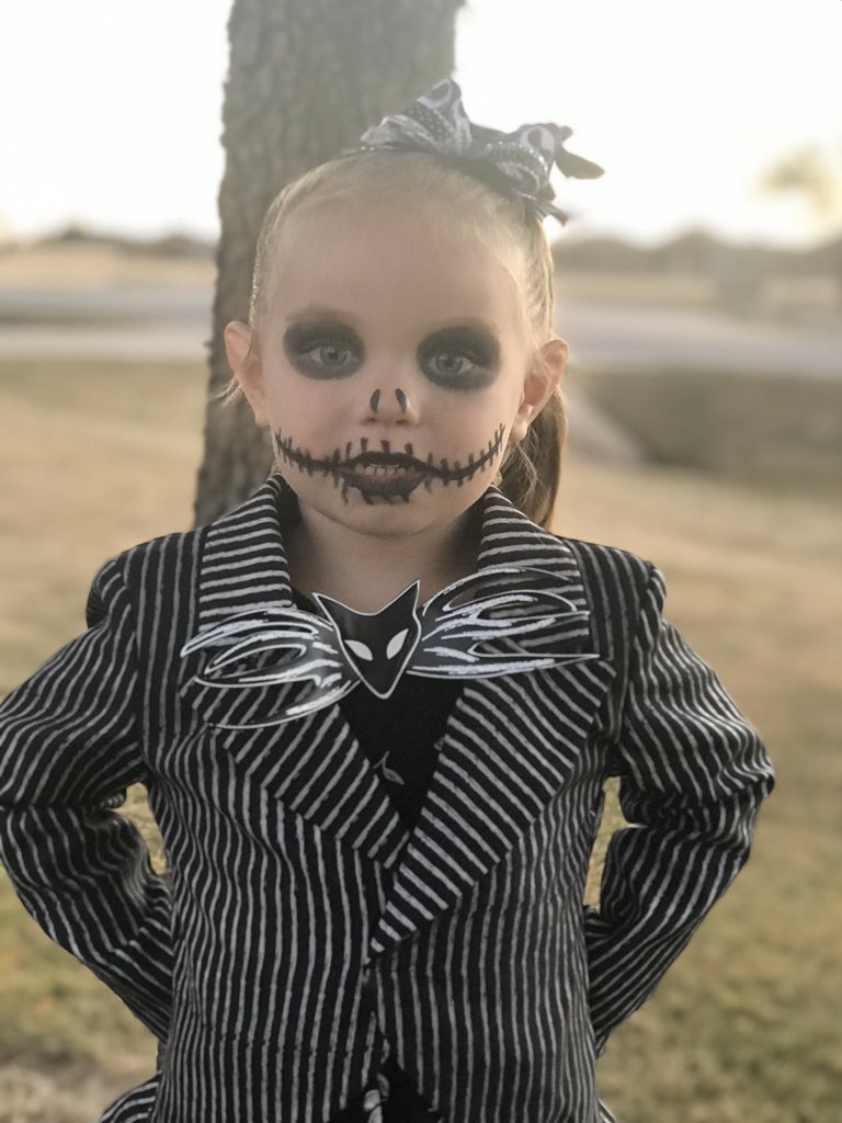 JessiePingry's tweet photo. @Disney Our little pumpkin loves Jack so much he now visits our house to deliver presents on Halloween and she had to be him this year! https://t.co/eSBdO3HkYG
