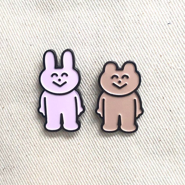 うさぎとくまの新グッズが11/5(火)に出ます〜!トート、ポーチ、ピンズ、ラバーストラップです。詳細はURLから??
 