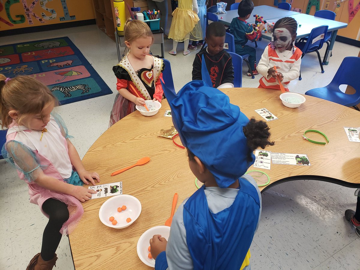nlongoriaHS's tweet photo. Happy Halloween from the cat & mouse!!! Even dressed up, our kiddos are counting and stirring up some witches brew! #mayfieldsHSmunchkins @HeadStartHeroes #HeadStart https://t.co/tz9RH3TKVO