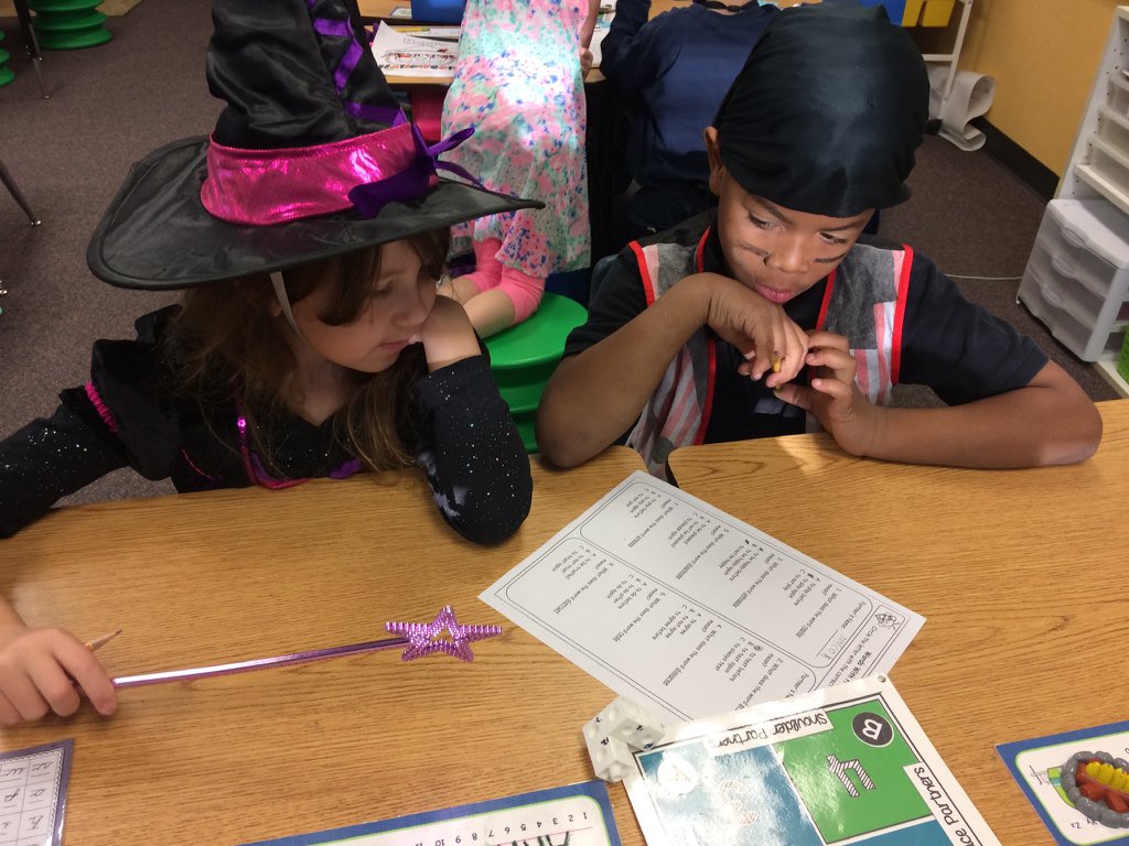 MrsPerkinsTeach's tweet photo. Even on a fun Halloween day, my students gave 100% effort working together on reading using the Kagan Rally Coach structure! #InspiringAllChaps #AubreyProud #inspiringchaps https://t.co/NCfU2YuH5i