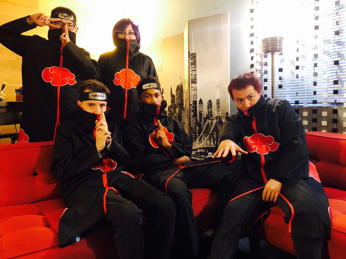 RaynerTRQ's tweet photo. Our team ready to slay it...don't mess with us! Happy Halloween!! 👻👻🎃🎃 @BangZoom #nerds #anime https://t.co/dljNDtRhQG