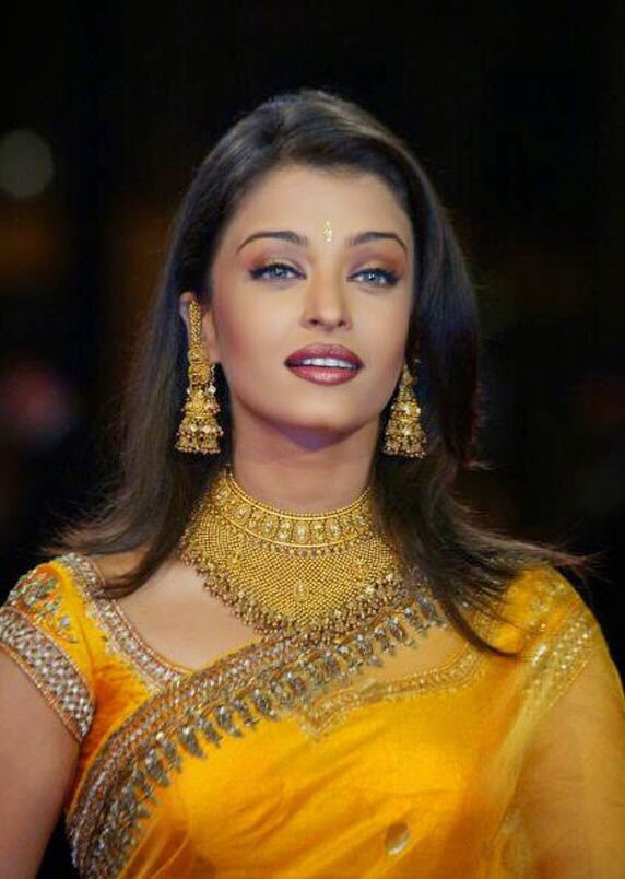 Happy birthday Aishwarya Rai Bachchan.Many many happy returns of the day.God bless you. 