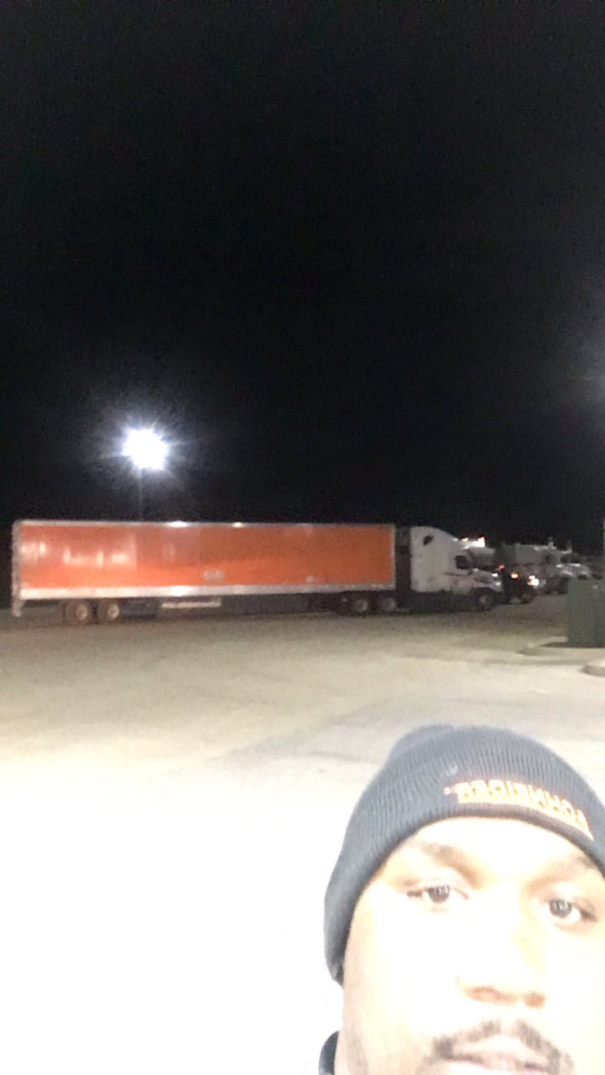 KeshunS's tweet photo. My money maker sitting pretty tonight. Always on the grind. #trucktrappin #rackracin https://t.co/UGXCyzaxMy