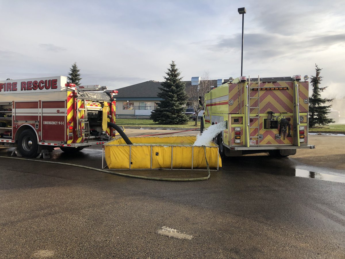 Jespersen_N's tweet image. Great day to get some pump ops and tanker shuttle practice in while the weathers nice. #spfd, #pumpops #stonyplainfire, #proffessionalism