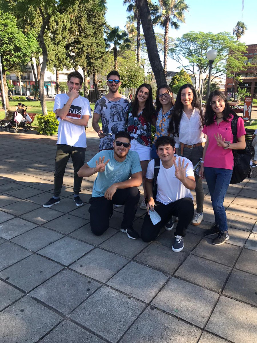 BrigadaVaca's tweet photo. Hoy salimos, entregamos material a jóvenes y adultos
Nada nos detiene 🔴🔵⚪ https://t.co/yPNG6cTnzW