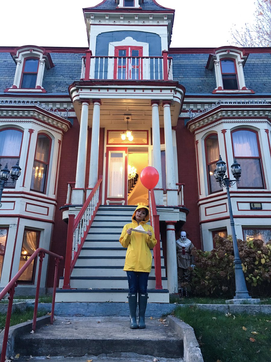 annieycao's tweet photo. #It #Pennywise #Halloween @ITMovieOfficial 🎈🤡 https://t.co/mVANj4RuqJ