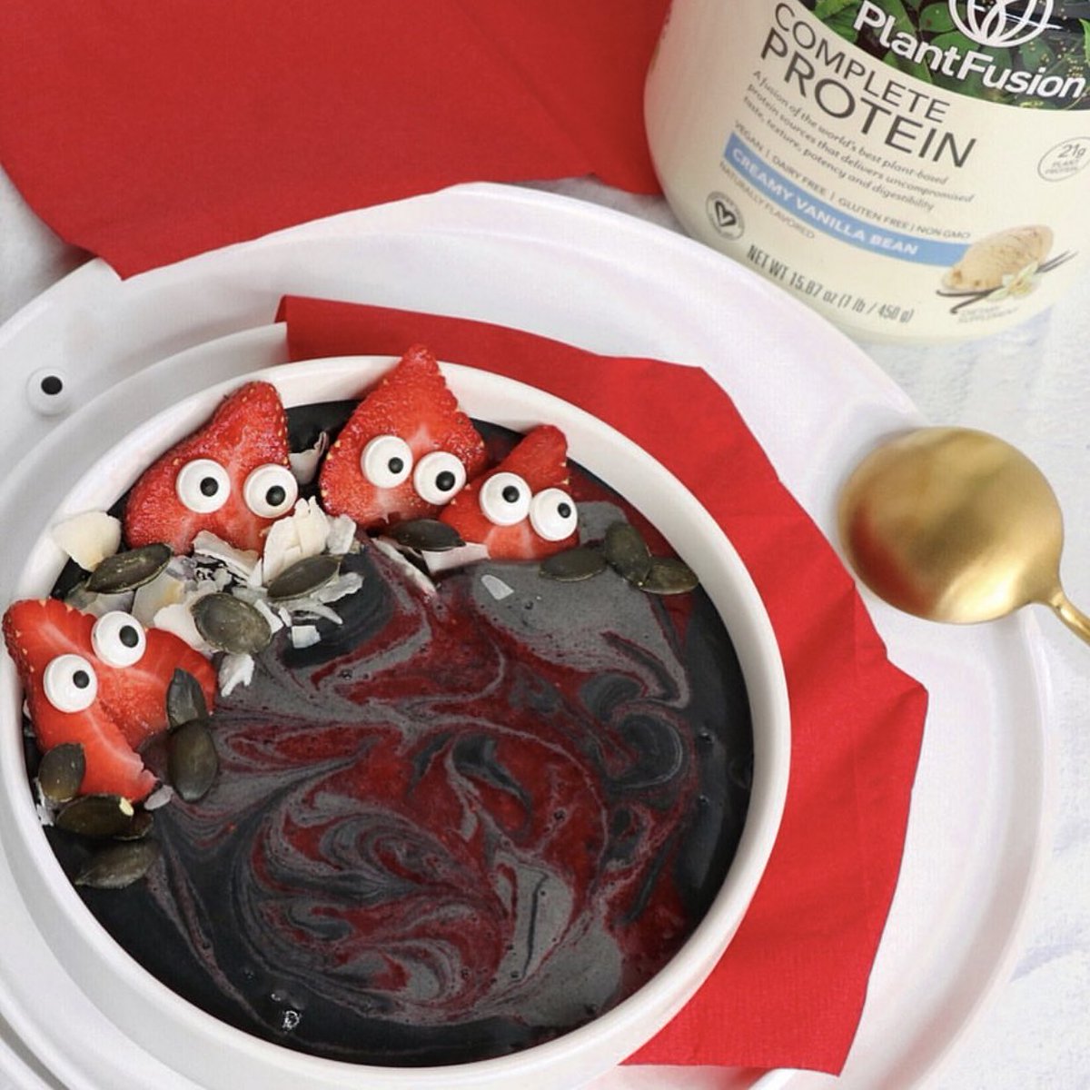Happy Halloween! How great is this smoothie bowl from one of our PlantFusion ambassadors? 👻
Find the full recipe here: instagram.com/p/B4Tmc4rDuYP/…