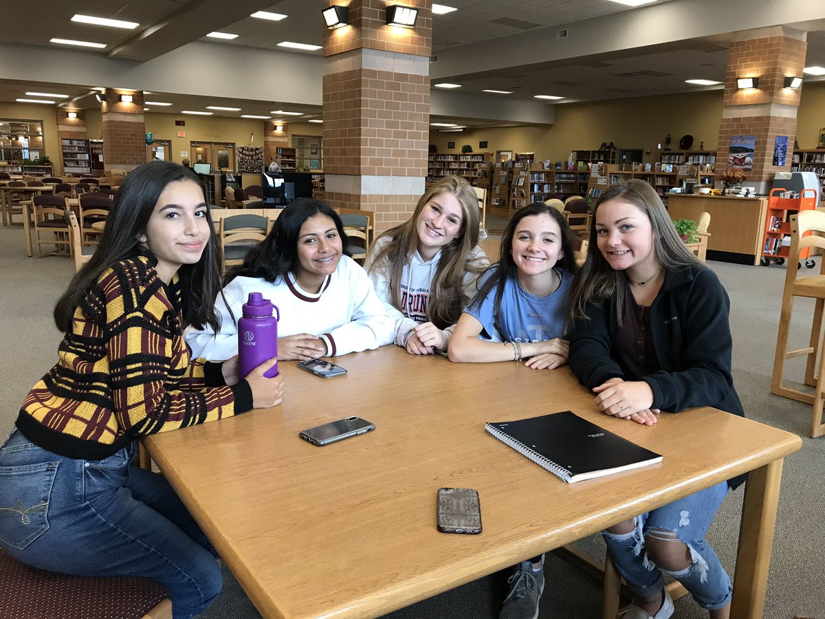 RaidersForHope's tweet photo. just some our amazing sophomores! 
     our theme for the meeting: 
being kind by being inclusive
      bc little things make a BIG difference https://t.co/uRueTUMX6I
